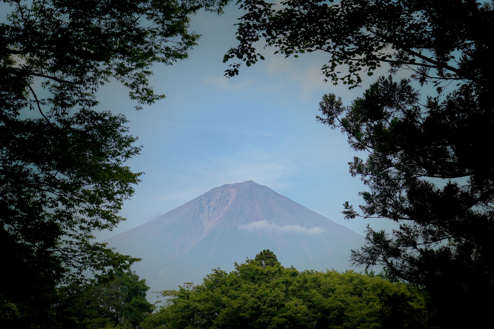 El Guardián Verde de Sorsogon: El Parque Natural del Volcán Bulusan como Epicentro del Ecoturismo