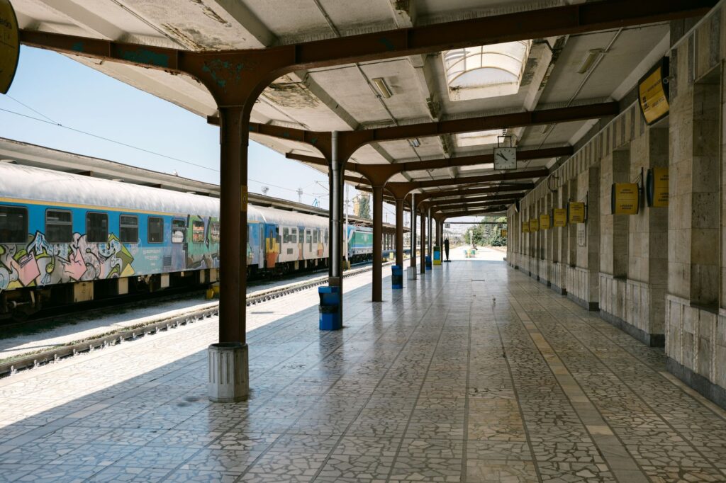 La Ruta del Expreso de Estambul a Sofía: Conectividad Ferroviaria, Fronteras y Geografía en el Sudeste de Europa