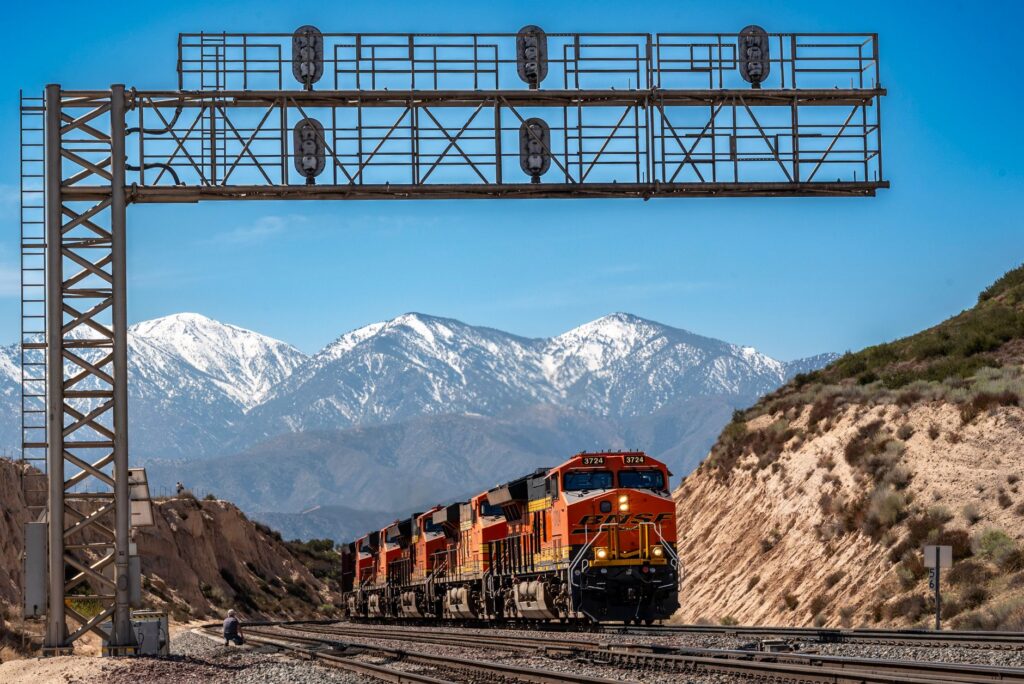 El laberinto ferroviario de los Cárpatos: trochas cambiantes, locomotoras diésel y la frágil conectividad de la Europa central