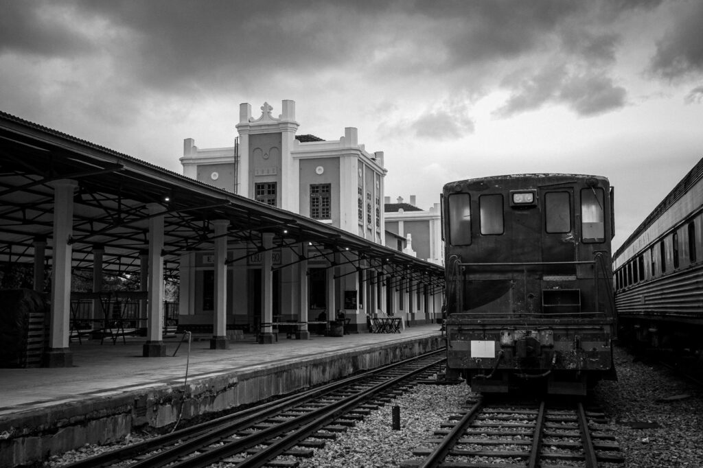 El laberinto ferroviario de las tierras altas de Sumatra: locomotoras de cremallera, selva tropical y la frágil conectividad de la línea de West Sumatra