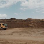 El latido intermodal de la Fosa del Rift: Caminos de basalto, camiones de alta montaña y la frágil conectividad de los altiplanos de Etiopía