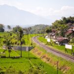 El Ferrocarril Trans-Java: Ingeniería volcánica, logística tropical y conectividad ferroviaria histórica entre Yakarta y Surabaya
