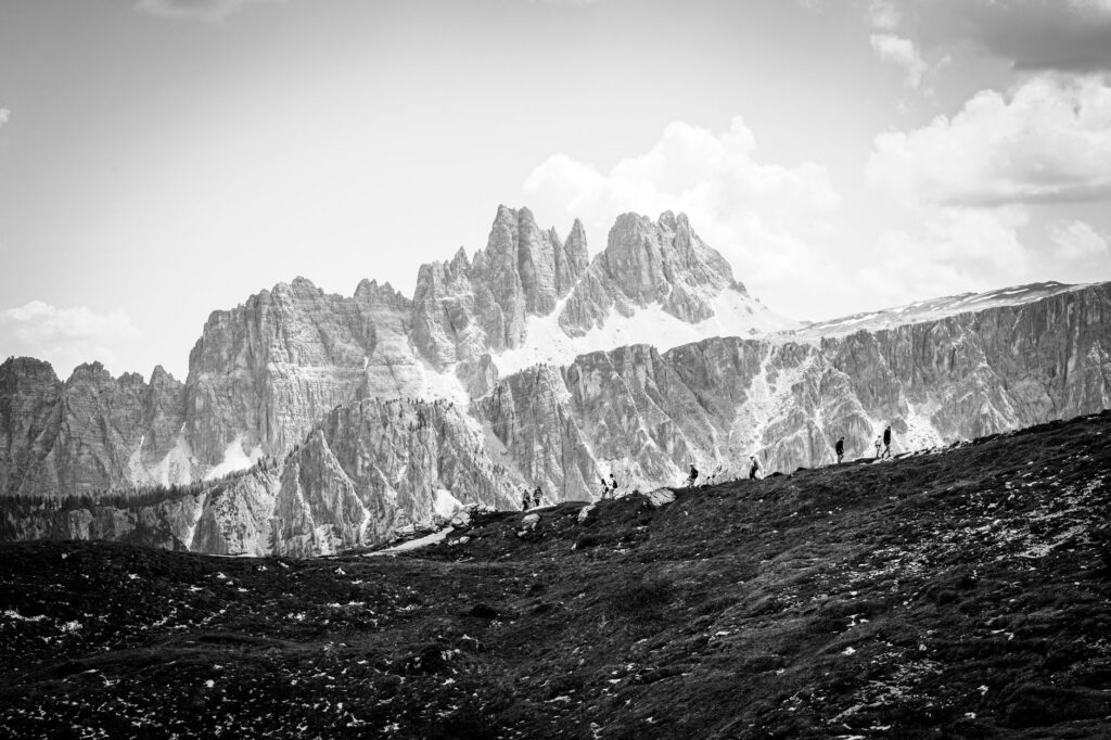 La Ruta Alta de los Dolomitas: Guía de Expedición y Senderismo por las Altas Vías de Italia