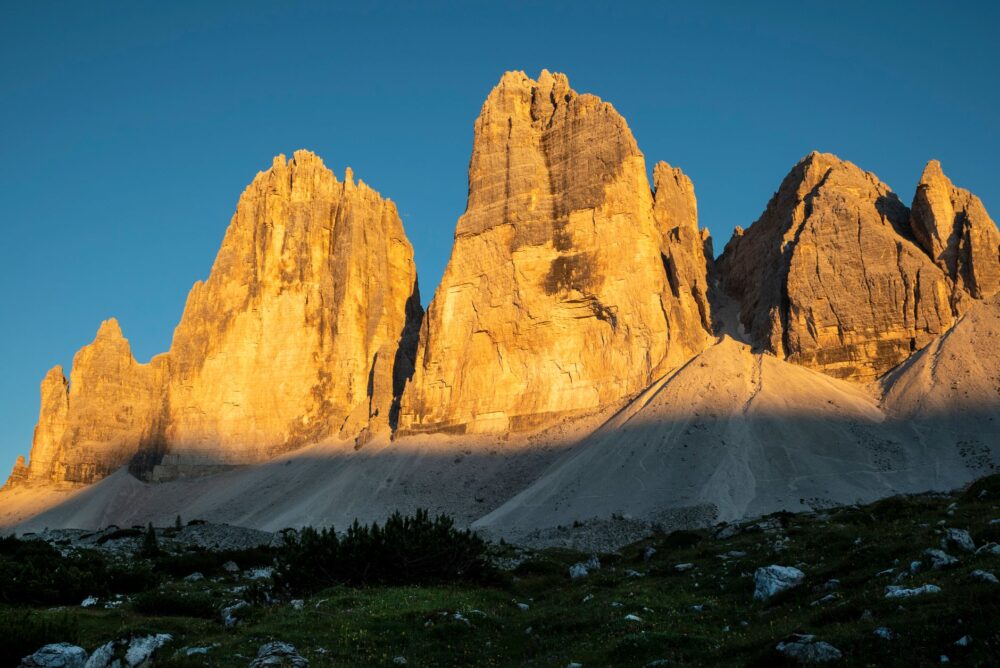 Los Gigantes de Piedra de los Dolomiti di Sesto: Geología, Alta Ruta y Sostenibilidad Alpina