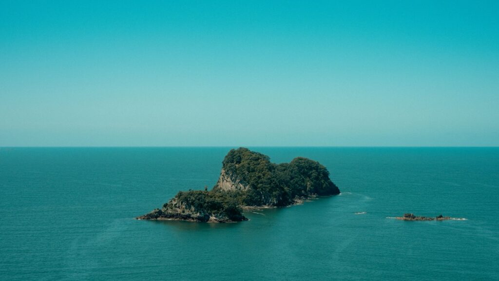 El laberinto intermodal del golfo de Hauraki: Transbordadores insulares, mareas de Waitemata y la frágil conectividad de Waiheke y Great Barrier