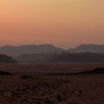 El laberinto aéreo del Wadi Rum: conectividad nómada, aviación de matorral y la odisea logística en el desierto jordano