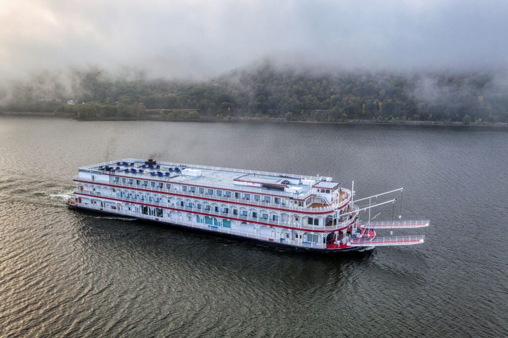 El latido de los barcos de vapor en el río Mississipi: Ingeniería centenaria, ruedas de paletas y la navegación de los grandes pastores de hierro