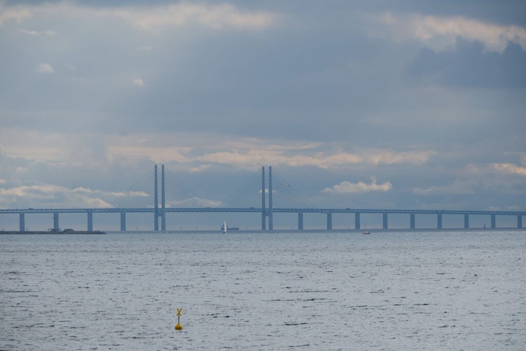 El puente de Öresund: ingeniería transfronteriza y conectividad ferroviaria y vial entre Suecia y Dinamarca