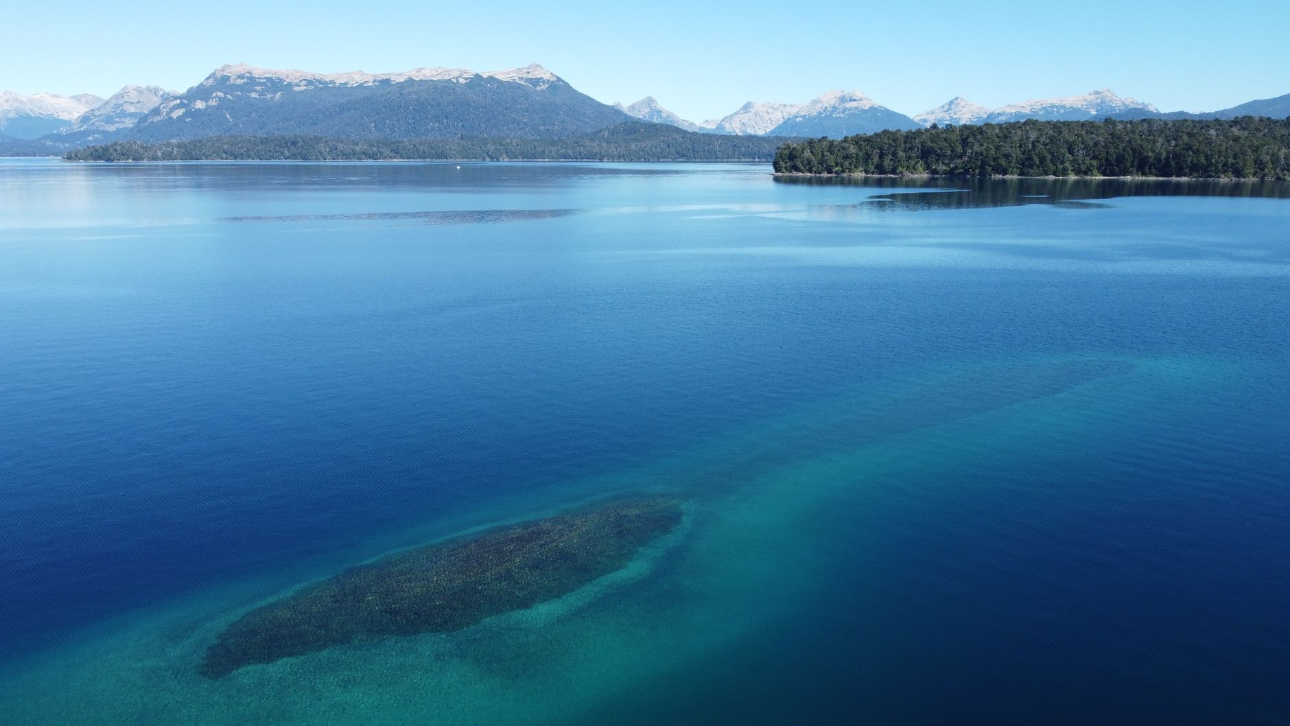 El latido meridional del archipiélago de las Bocas del Kotor: Vapores de ensenada, muelles de piedra y la conectividad anfibia del fiordo montenegrino
