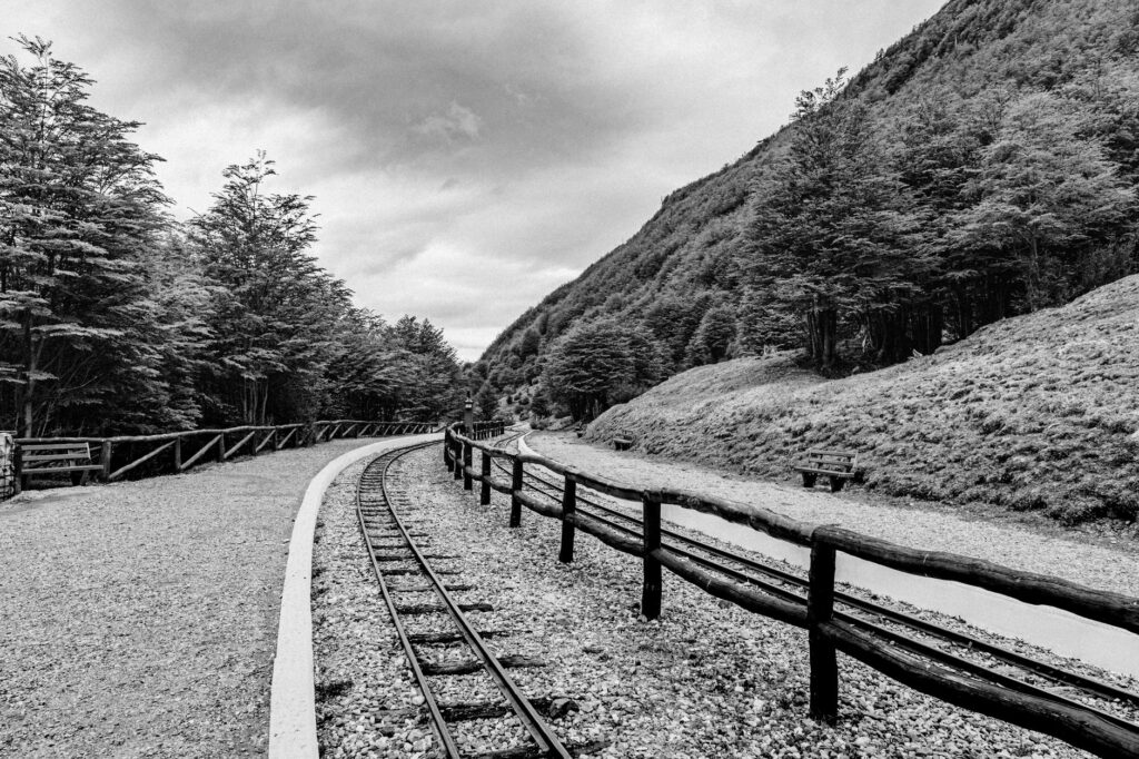 El laberinto ferroviario de los Andes peruanos: trocha angosta, pendientes abruptas y la frágil conectividad de la ruta Central Andina