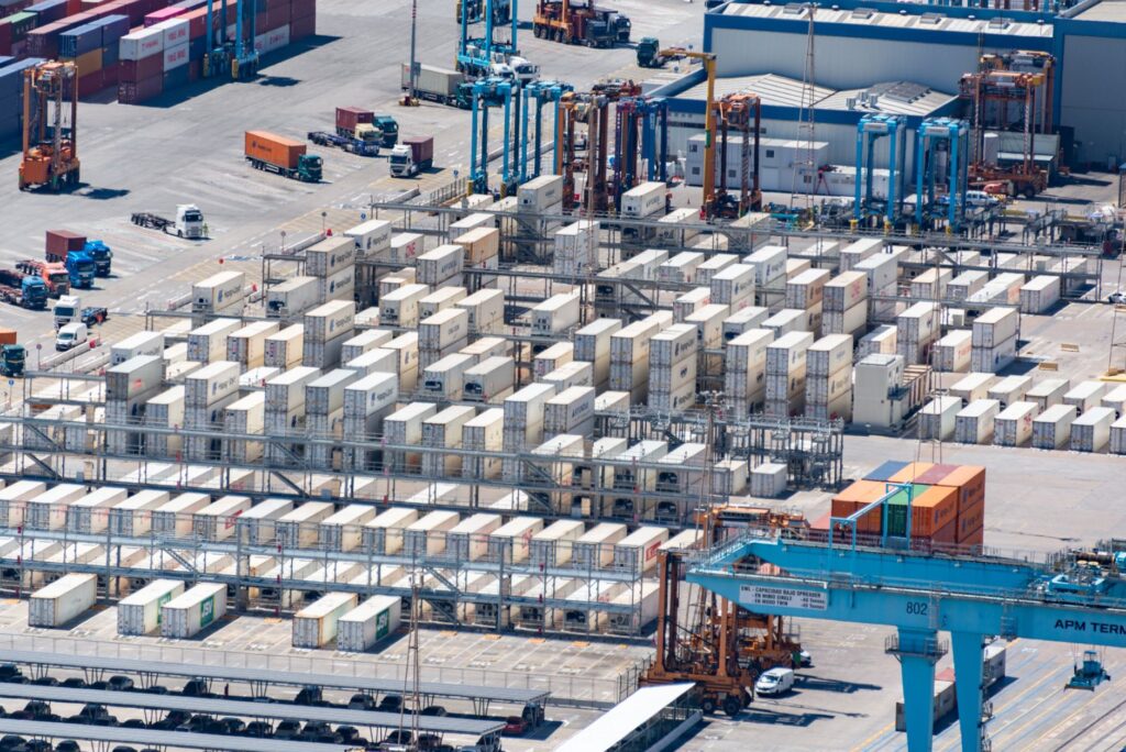 El laberinto intermodal del archipiélago de las Guaytecas: canales australes, barcazas de carga y la frágil conectividad de un confín patagónico