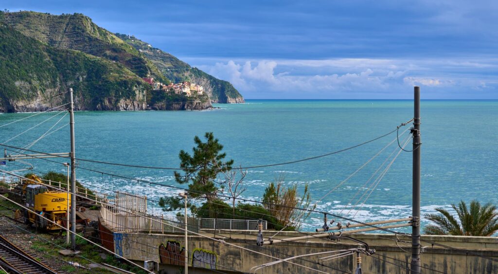 El Tren de la Costa Azul y el litoral provenzal: Ingeniería ferroviaria, viaductos sobre el Mediterráneo y conectividad litoral en el sur de Francia