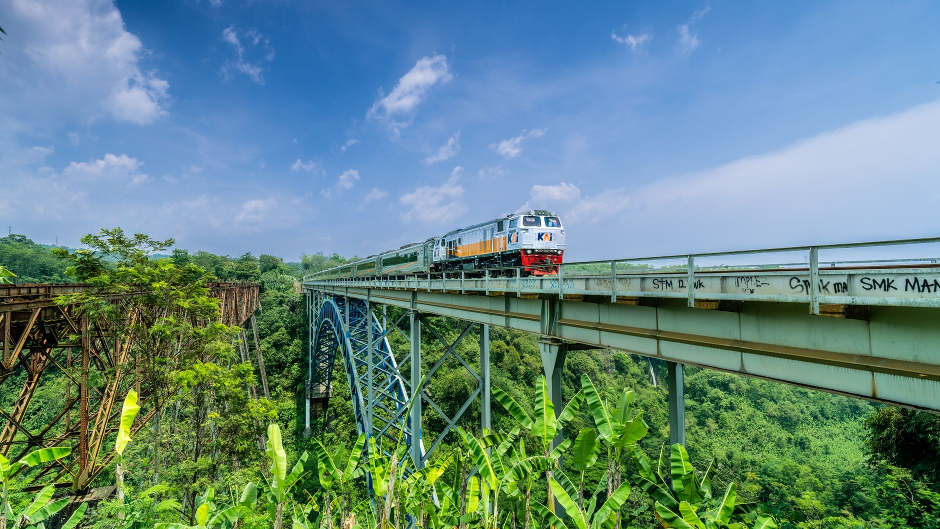 El laberinto ferroviario de las tierras altas de Sumatra: locomotoras de cremallera, selva tropical y la frágil conectividad de la línea de West Sumatra