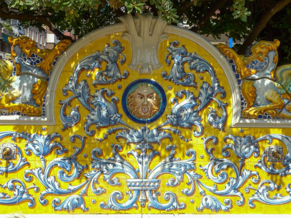 El latido de la azulejería vidriada: arcilla, cobalto y memoria en los obradores de Talavera de la Reina