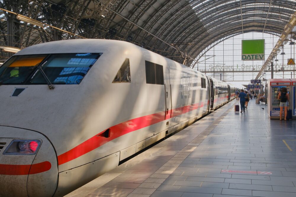 La reinvención del viaje continental: la gran alianza entre el ferrocarril de alta velocidad y los nodos aéreos de Europa