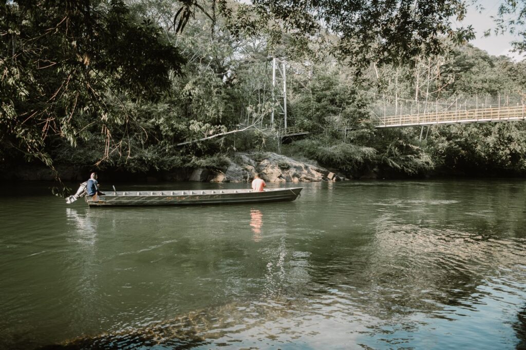 El laberinto fluvial del río Magdalena: planchones artesanales, remolcadores de empuje y la frágil conectividad de la arteria bicentenario