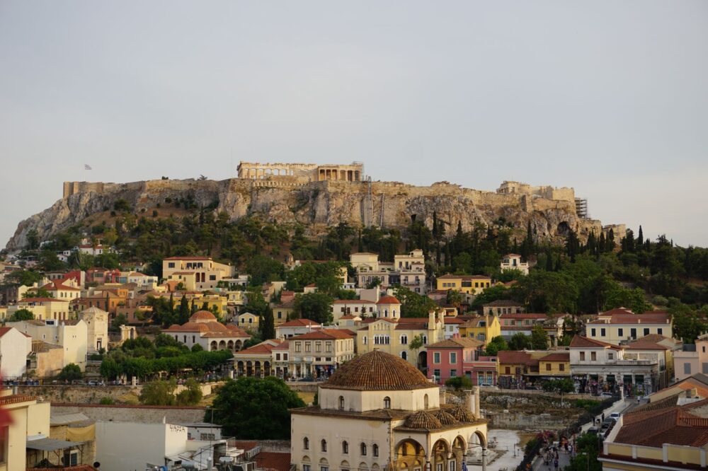 Atenas, la nueva capital mundial de la coctelería y el renacimiento de su identidad urbana