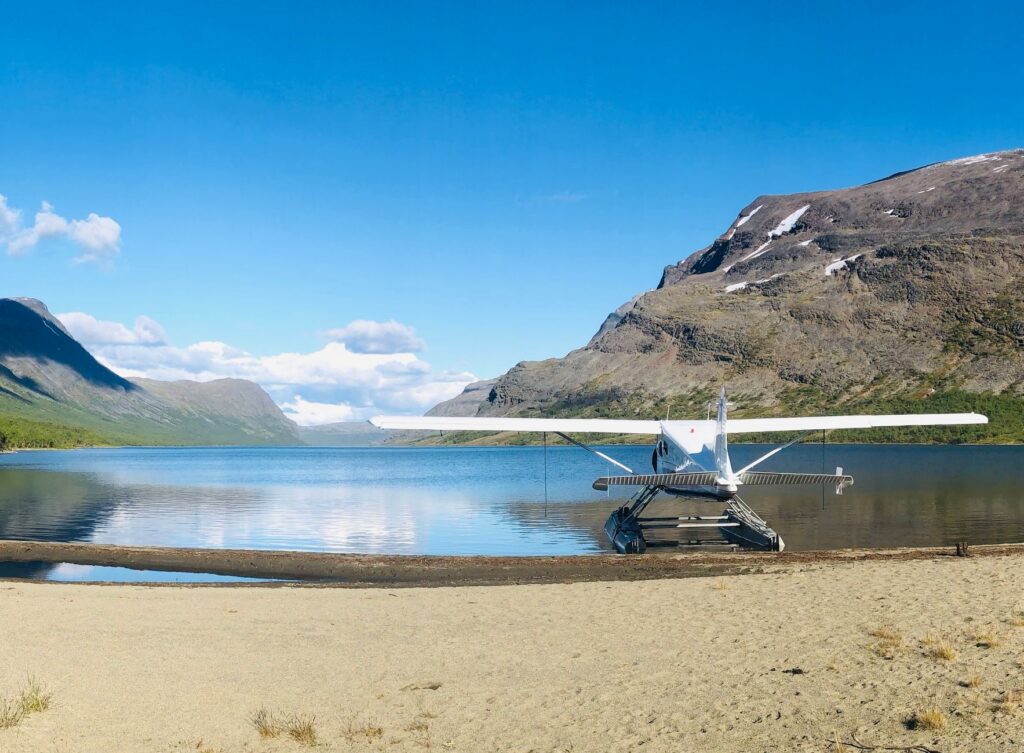 El laberinto aéreo de los fiordos de la Patagonia: hidroaviones, vientos patagónicos y la frágil conectividad de los canales australes