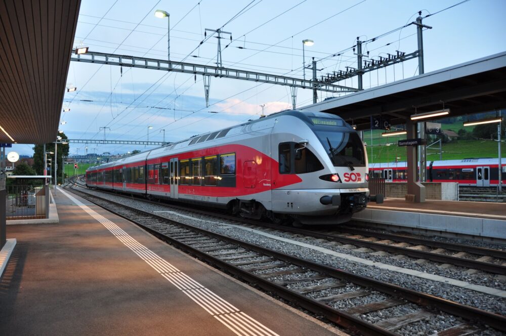The Railway Labyrinth of the Norwegian Fjords: Electric Trains, Live-Rock Tunnels, and the Fragile Connectivity of the Ofoten Line