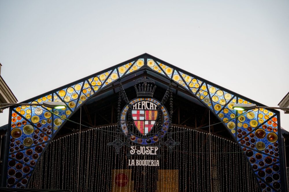 El secreto de la espuma y el trigo: la liturgia del Mercado Central de Sevilla y los tesoros de la Vega del Guadalquivir