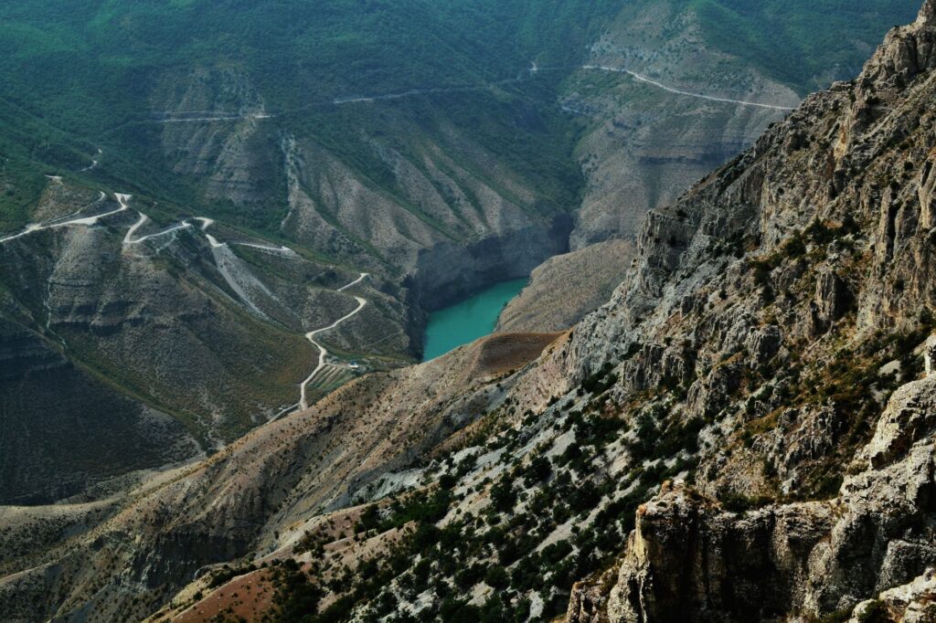 El secreto de la tierra alta: El queso de Valdeón y la cultura de los pastos extremos en los Picos de Europa
