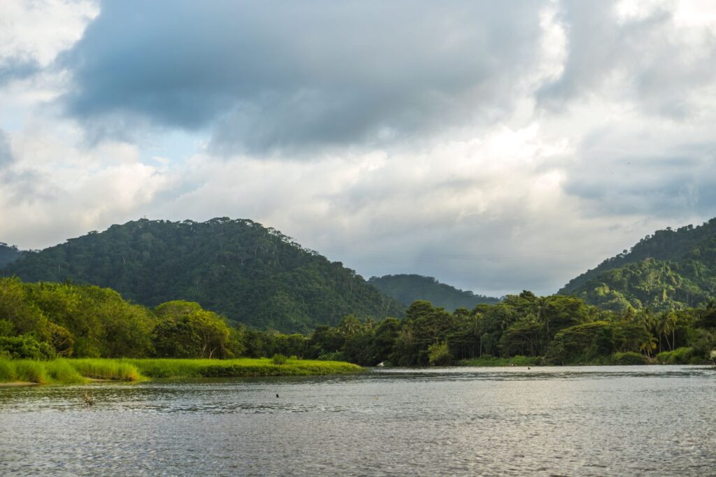 Por el río Magdalena: el nuevo crucero que conecta a artesanos y viajeros en Colombia