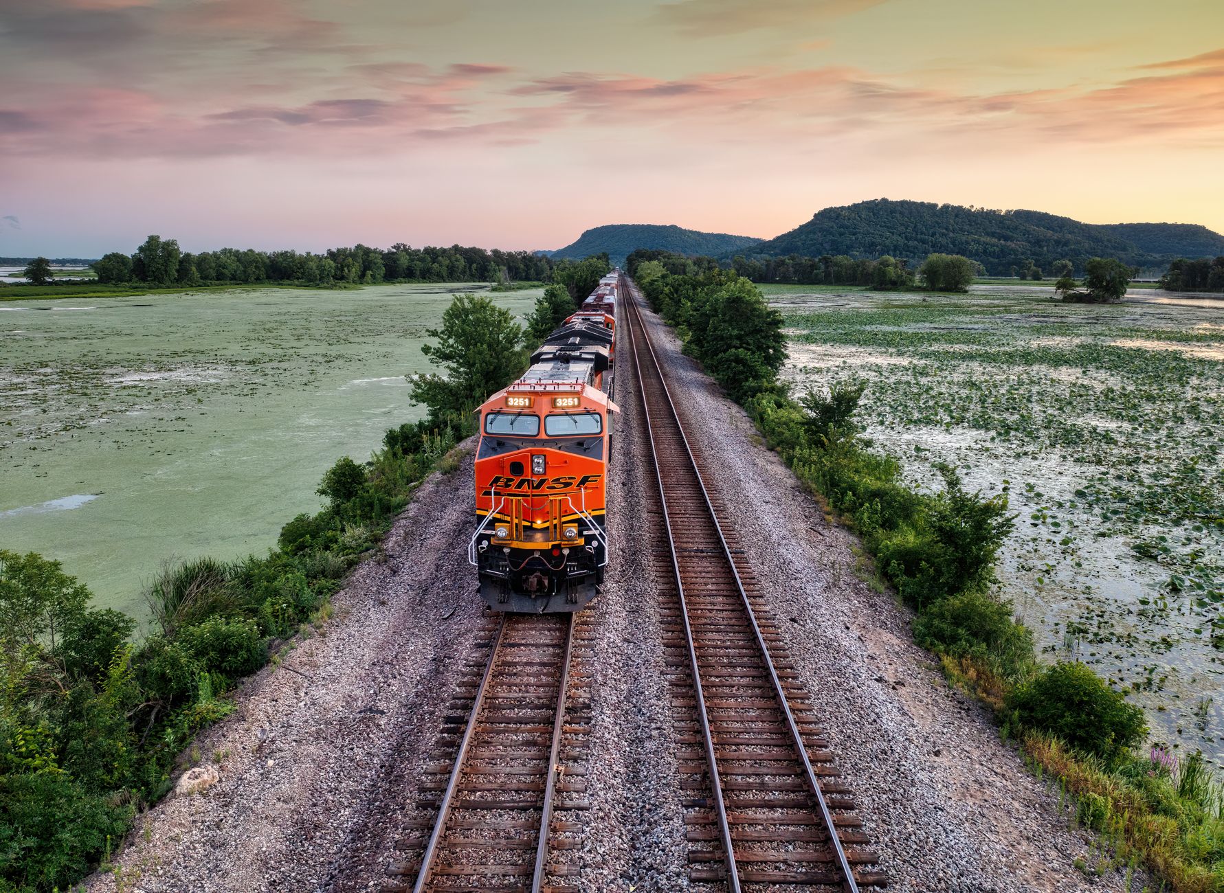 Los once trayectos ferroviarios más escénicos de Estados Unidos que justifican el viaje por el paisaje