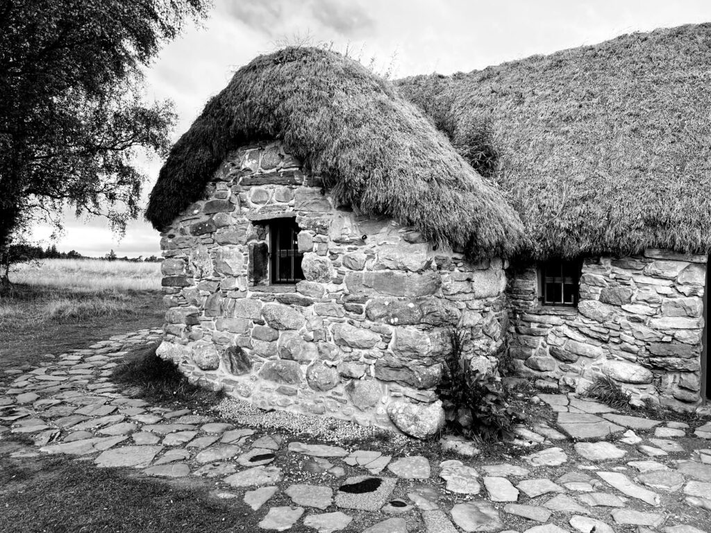 El pulso invisible de los fiordos de Shetland: navegación costera y arquitectura de piedra en el archipiélago boreal
