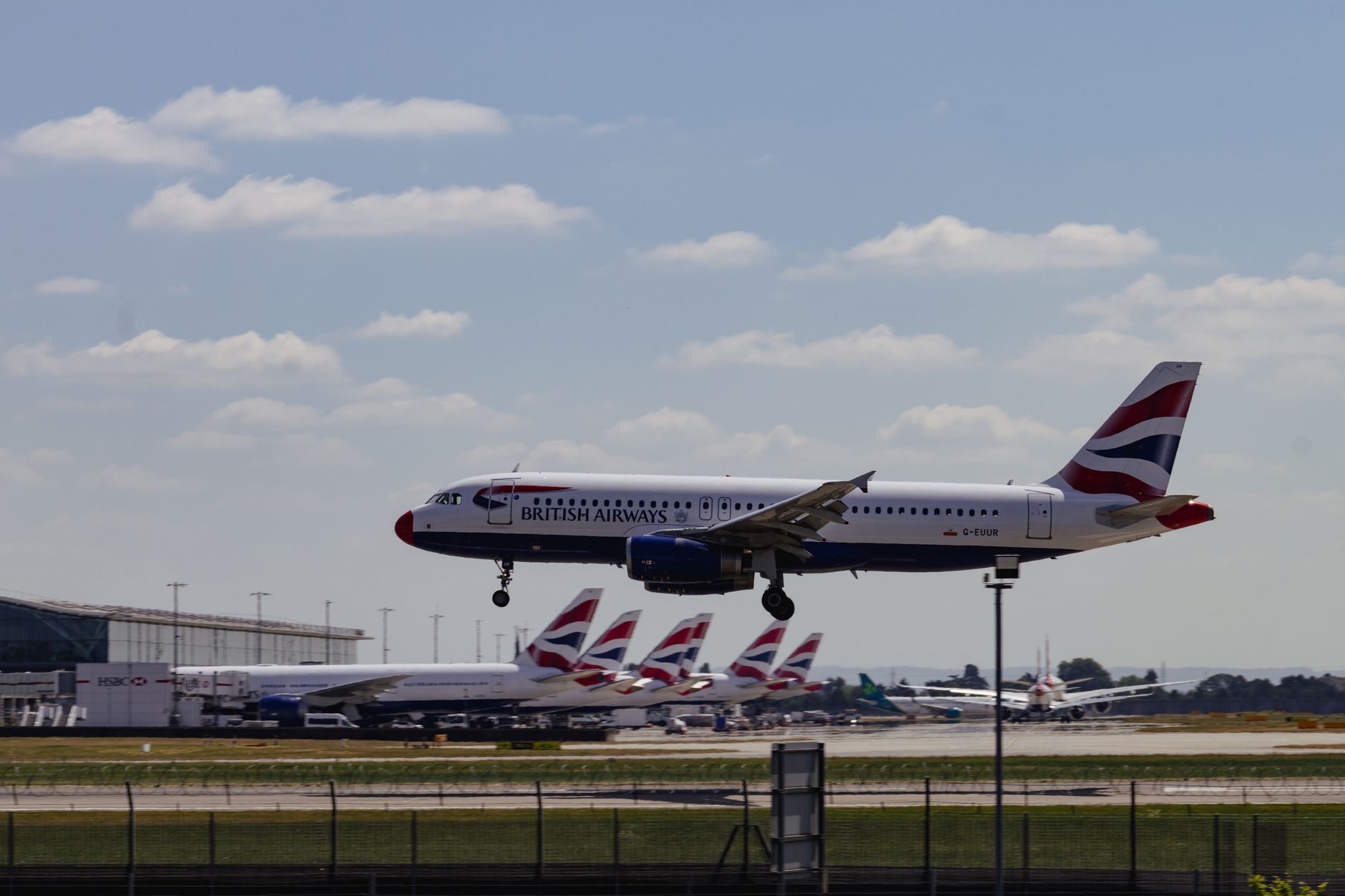 El colapso silencioso del cielo británico: cuando la tecnología del siglo XXI se quiebra en las torres de control