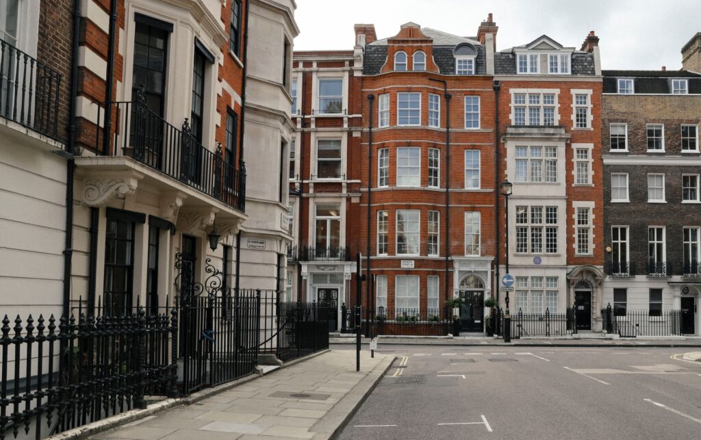 El latido otoñal de Londres: un día perfecto entre hojas caídas y galerías silenciosas