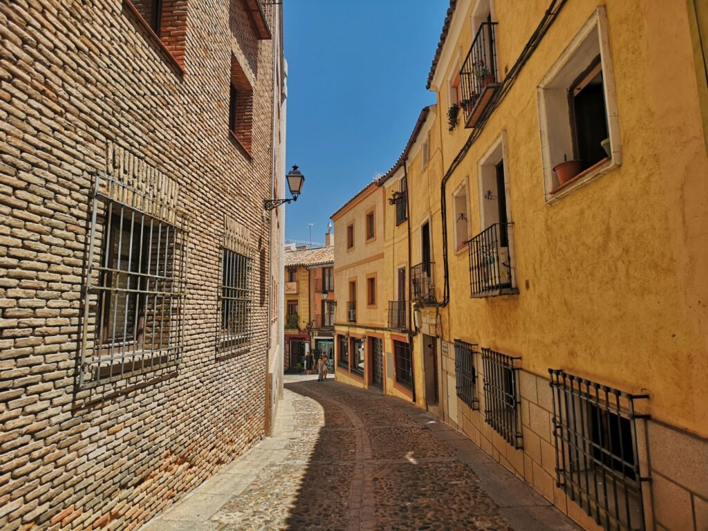 El Renacimiento de la Encuadernación en Pergamino: Folio, Nervio y Memoria en los Alfares de Toledo