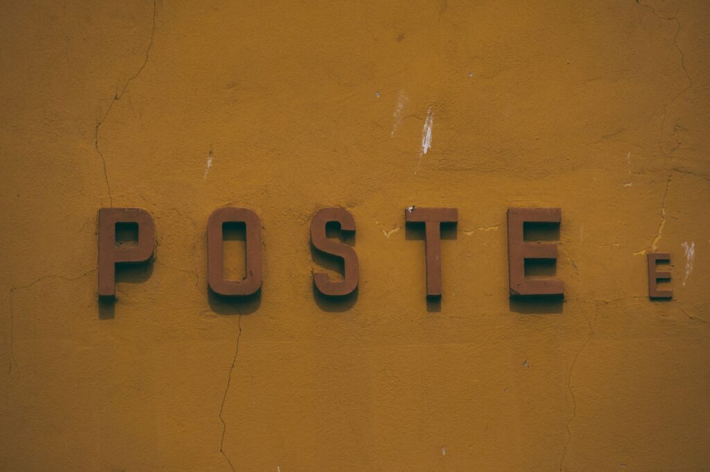 El diseño de la conectividad: El legado amarillo del PostBus en los Alpes suizos