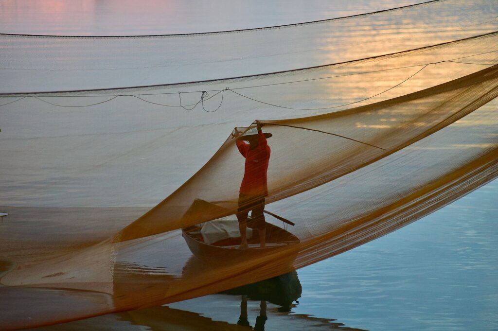 La Conectividad Fluvial del Mekong: Infraestructura, Navegación y el Desafío Logístico del Sudeste Asiático
