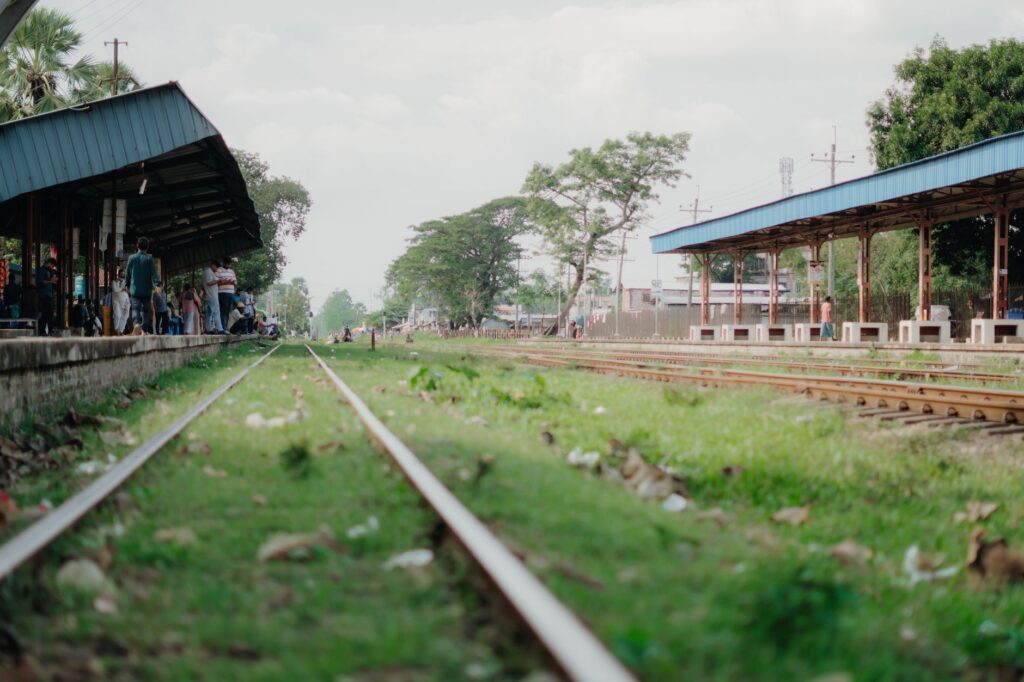 El laberinto de la trocha y la sabana: la odisea logística del tren de Benguela en el corazón de Angola