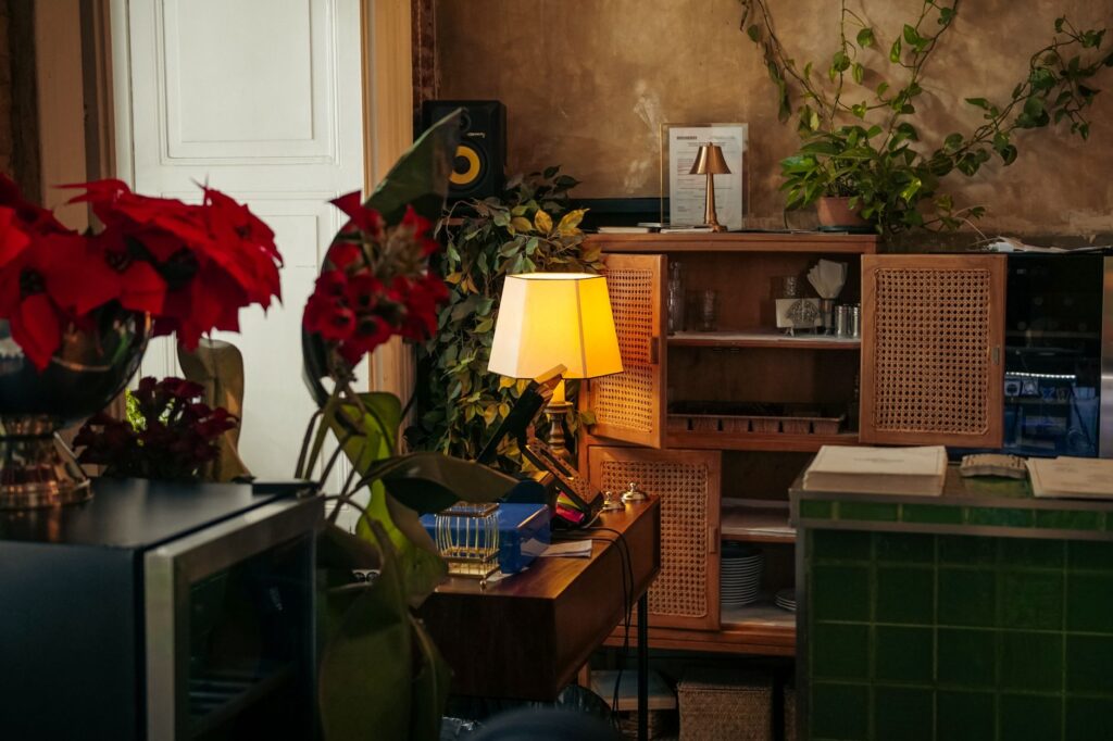 La noche AD100 convierte Casa Vicens en un manifiesto efímero de diseño contemporáneo
