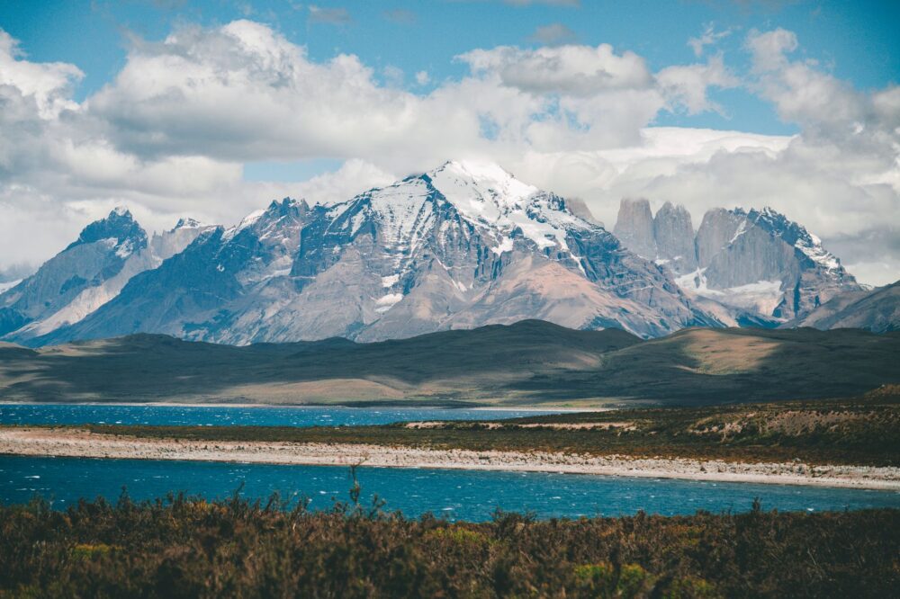 El Ferrocarril Transpatagónico y los lagos del sur: Ingeniería austral, rutas fluviales y la conectividad ferroviaria en la Patagonia argentina