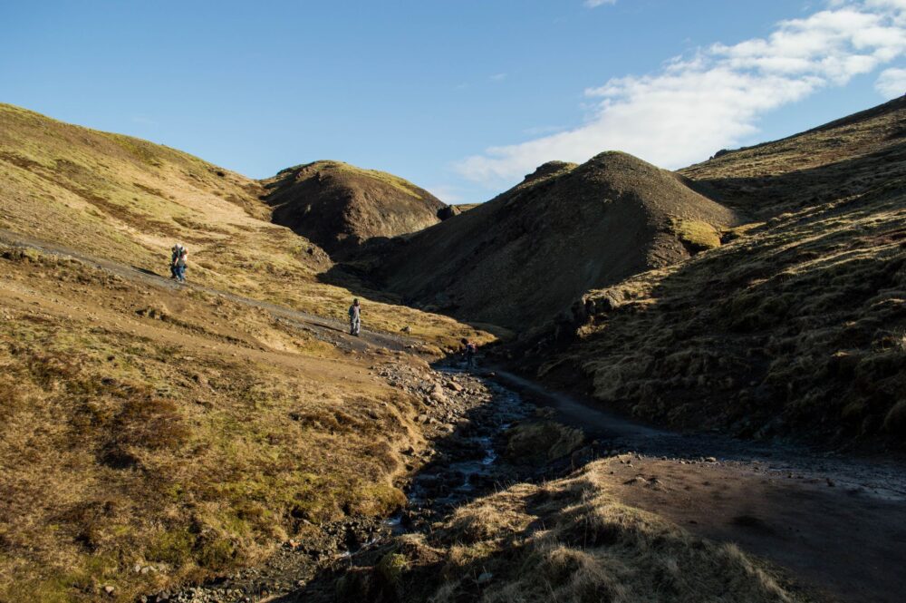 La Travesía del Sendero Laugavegur: Guía de Expedición y Senderismo Volcánico por las Tierras Altas de Islandia