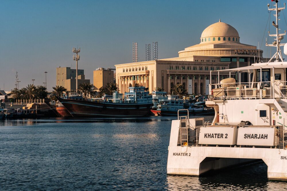 El Golfo Pérsico bajo el mar: la transformación de las rutas de ferry y la conectividad marítima en los Emiratos Árabes Unidos