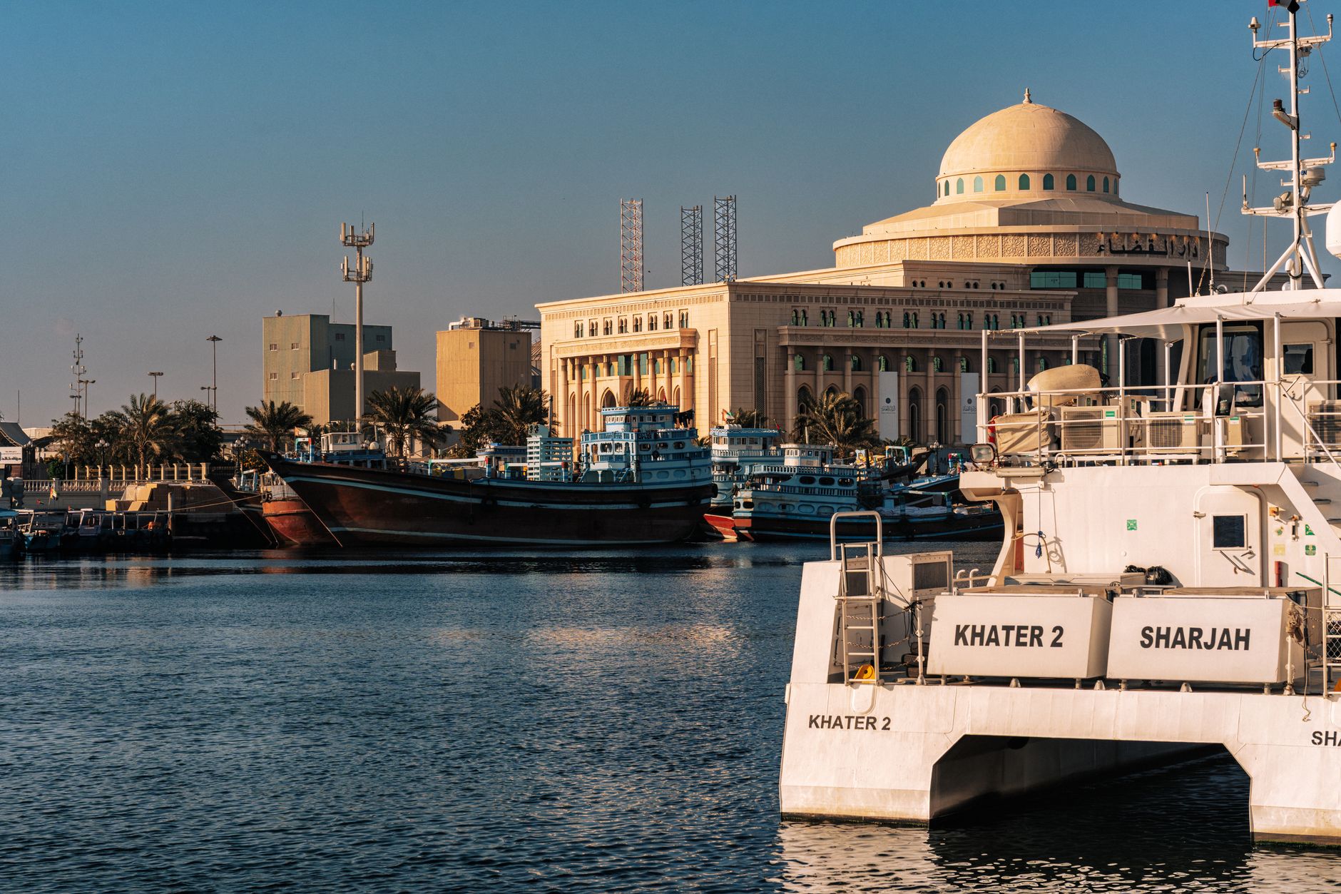 El Golfo Pérsico bajo el mar: la transformación de las rutas de ferry y la conectividad marítima en los Emiratos Árabes Unidos