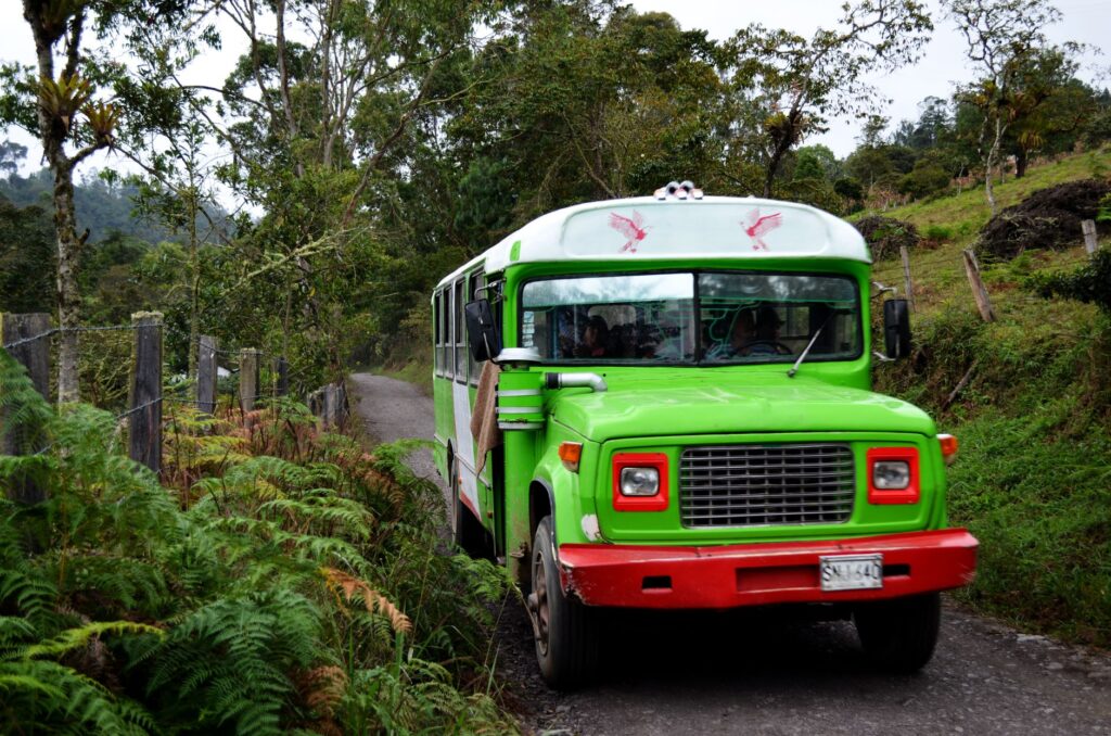 El pulso verde en el asfalto: la estrategia publicitaria de Costa Rica en el corazón de París