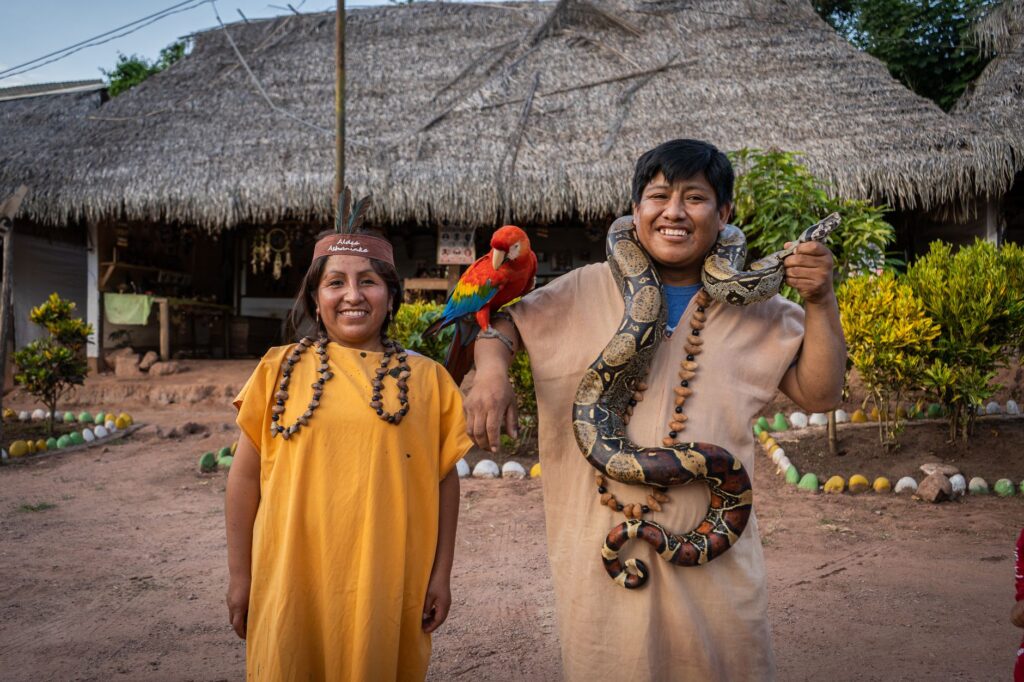 La Travesía del Archipiélago de las Guainas en Canoa Tradicional: Guía de Expedición y Navegación Fluvial por las Aguas Negras del Orinoco y el Casiquiare