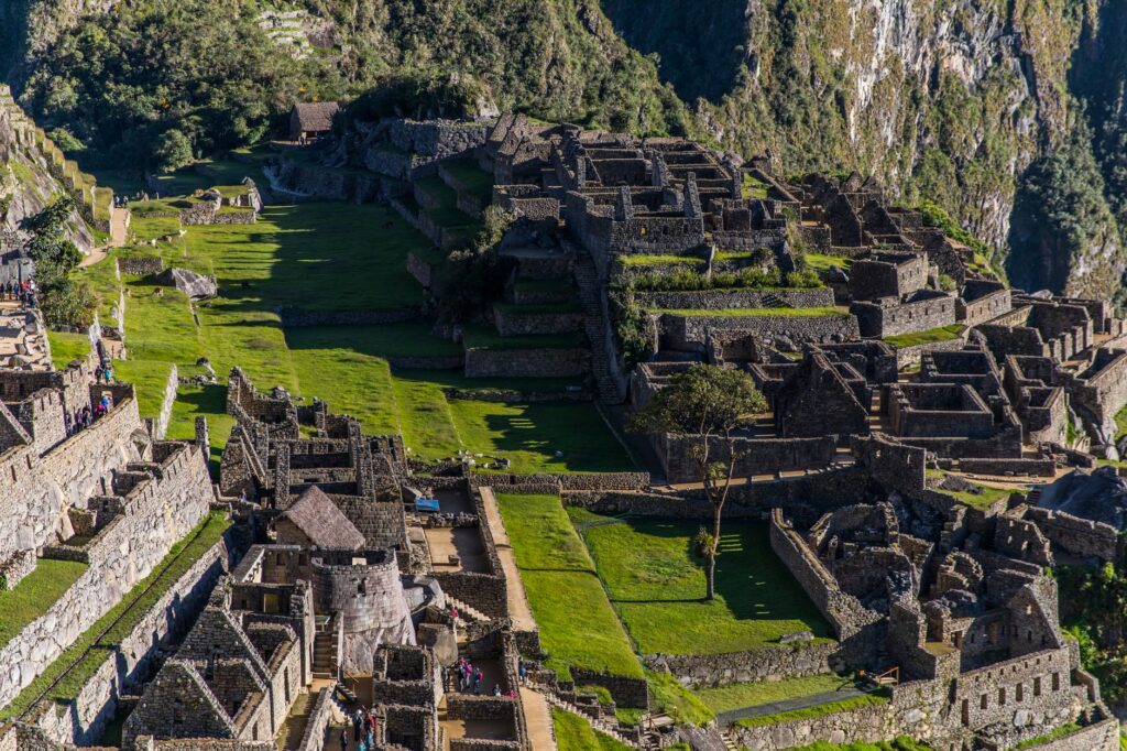 La Travesía del Camino Inca Clásico a Machu Picchu: Guía de Expedición y Senderismo por los Andes Sagrados de Perú