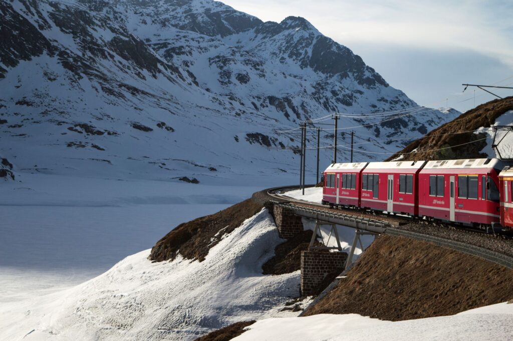 El Ferrocarril Transandino de Los Andes: Ingeniería, trocha angosta y el desafío histórico de unir Chile y Argentina sobre la cordillera