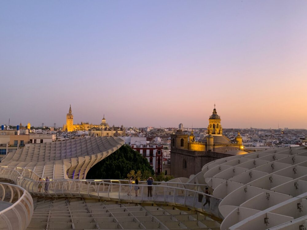 Sevilla en la encrucijada digital: cuando la inteligencia artificial redefine el pulso de la industria turística global