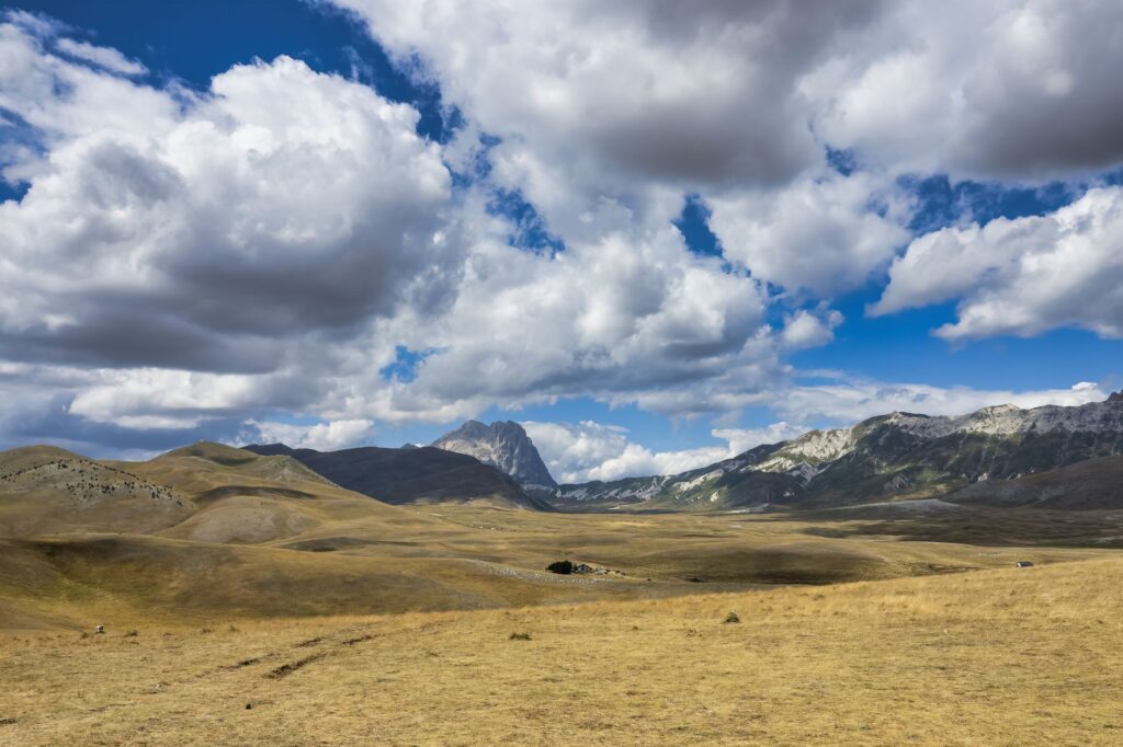 La Travesía del Sentiero Italia: Guía de Expedición y Senderismo de Gran Recorrido por la Espina Dorsal de los Apeninos