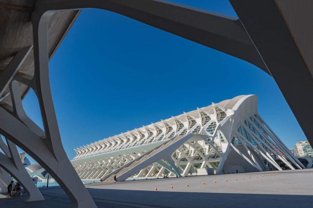Arquitectura acuática bajo techo: cuando el diseño hotelero desafía al clima