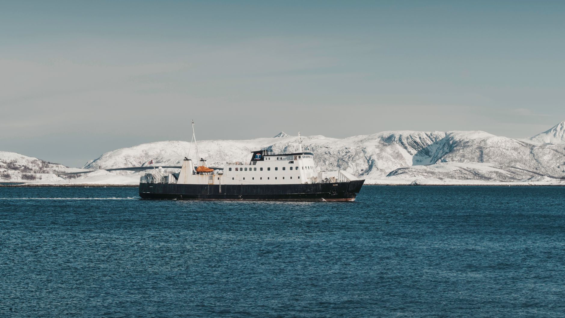 El laberinto ártico de Noruega: la red costera de los Hurtigruten y los aeropuertos de salto de rana