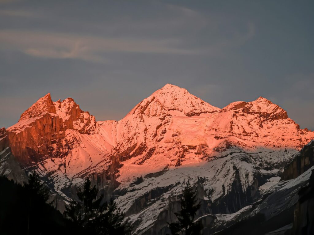 El silencio de las cumbres: Guía de expedición al Circuito de la Cordillera Huayhuash