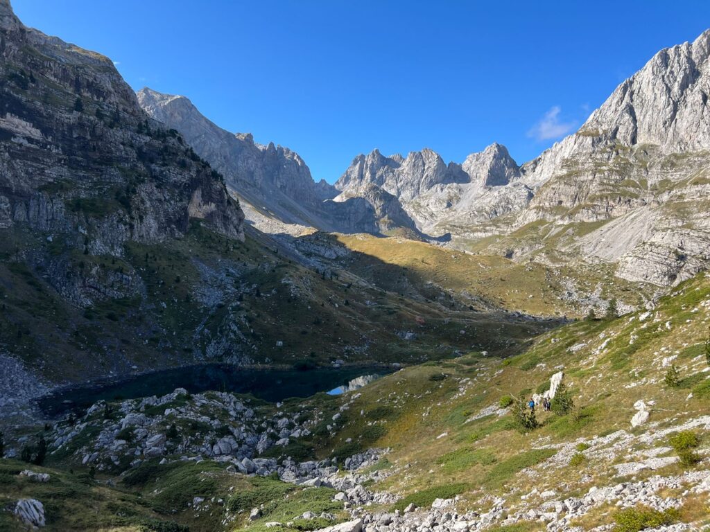 El refugio del rebeco en los paredones de la cordillera Cantábrica: ecología rupícola y conservación en los altos macizos de Asturias