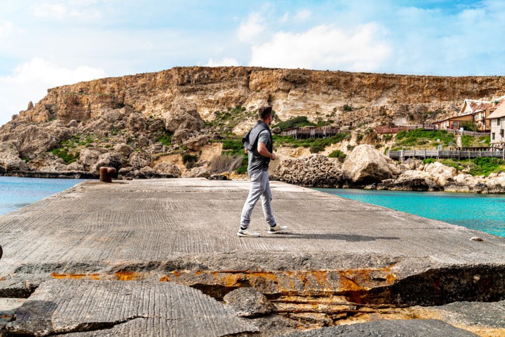 El latido meridional de Malta: Barcazas portuarias, pasarelas de piedra y la conectividad insular de las Tres Ciudades